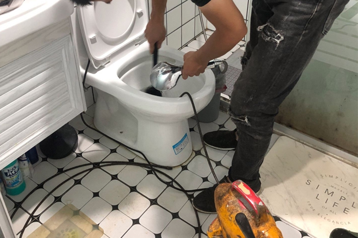 阜新马桶堵塞自己疏通还是找师傅?专业上门服务让你省时更省心